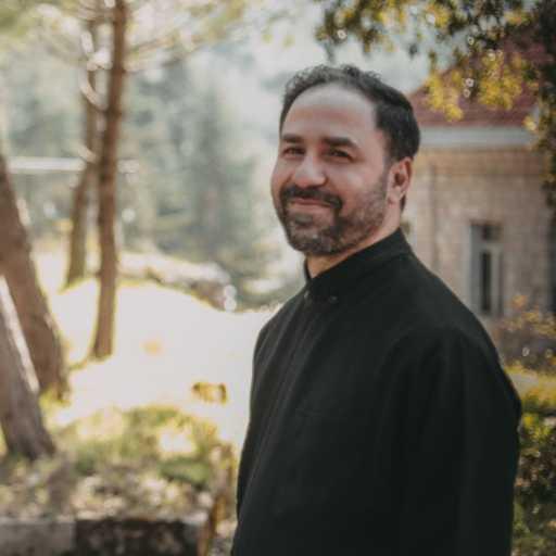 كلمات اغنية الأب بيتر حنا – من ذا الذي يفصلني مكتوبة