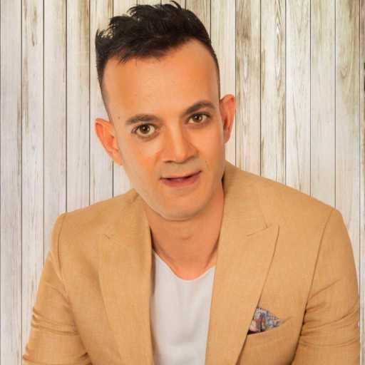 كلمات اغنية عمر عبد الله – و انا في حضنك مكتوبة